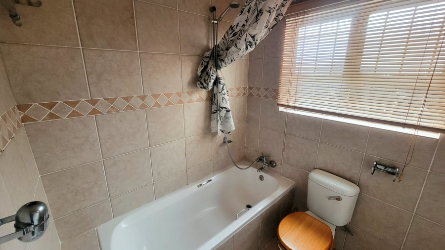 To Let 3 Bedroom Property for Rent in Bay View Western Cape